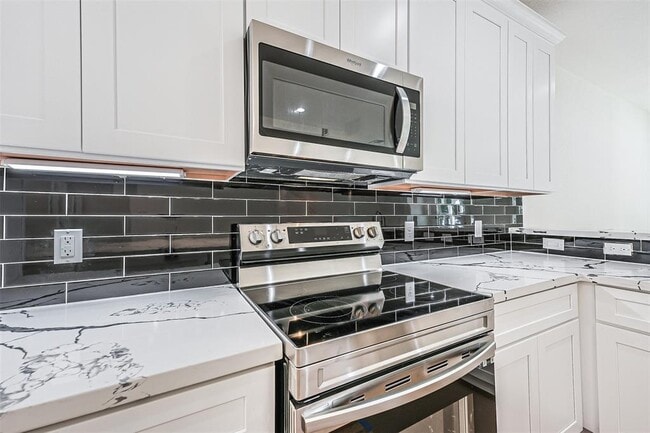 Photo - 5317 Chennault Rd Townhome