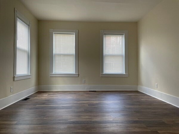 Building Photo - 164 Beacon St