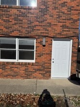 Building Photo - 185 Parkview Dr