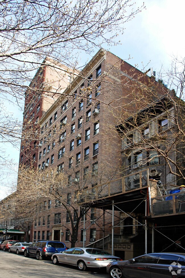 Building Photo - 11 W 69th St