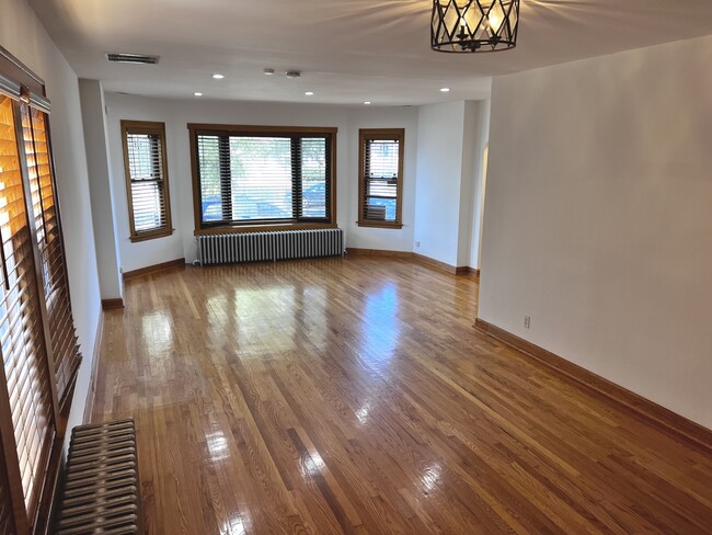 Building Photo - 3007 N Narragansett Ave