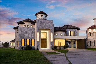 Building Photo - 45 Travis St