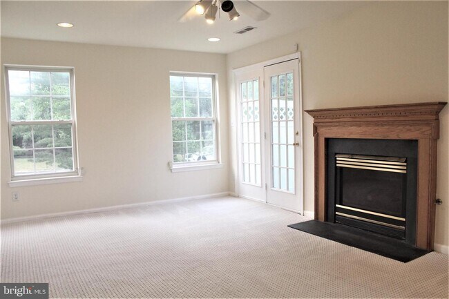 Foto del edificio - 239 William Livingston Ct