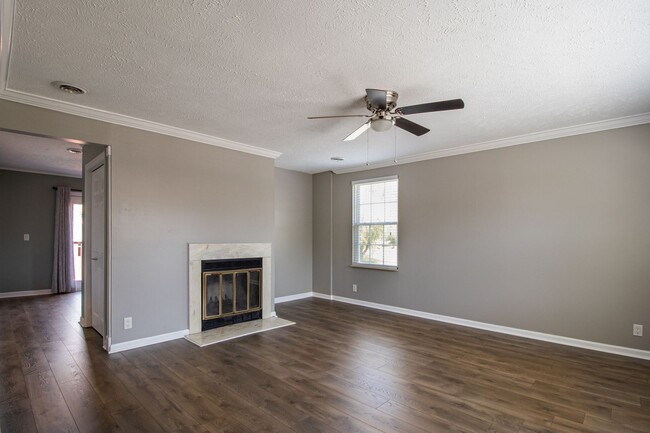 Foto del edificio - 221 Timberway Dr