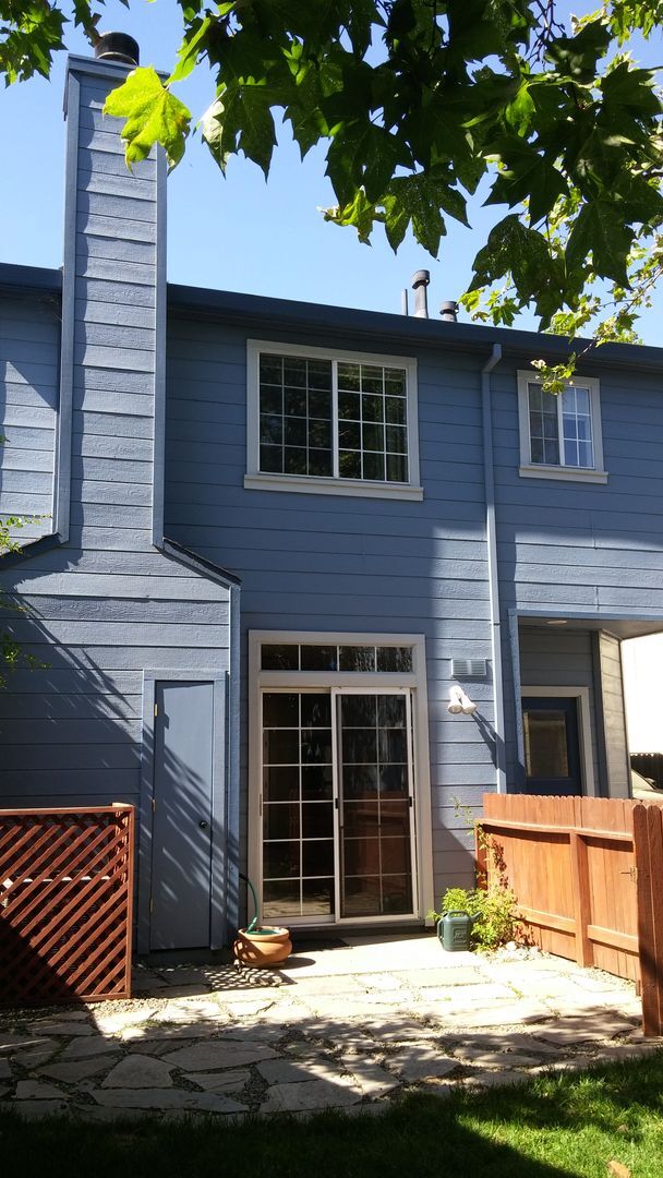 Foto del edificio - Two story South Davis  charmer available now!