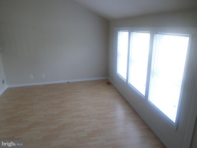 Foto del edificio - 11720 Roosevelt Rd