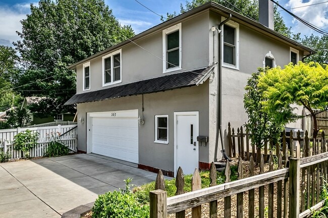 Photo - Spacious 2-Bedroom with 2-Car Garage- All ... House