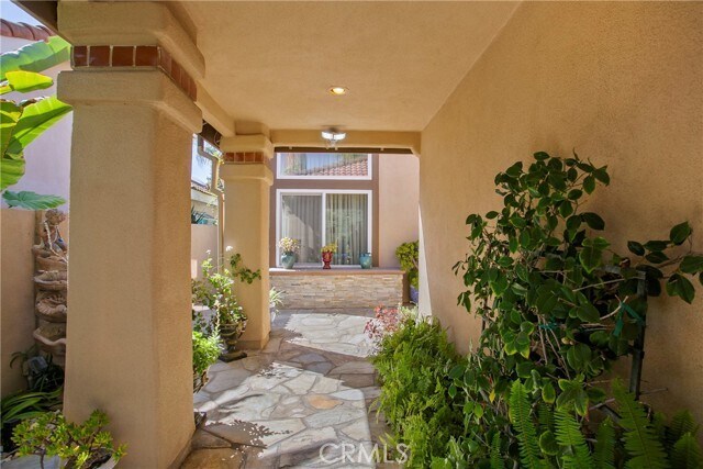 Building Photo - 28921 Via Pasatiempo
