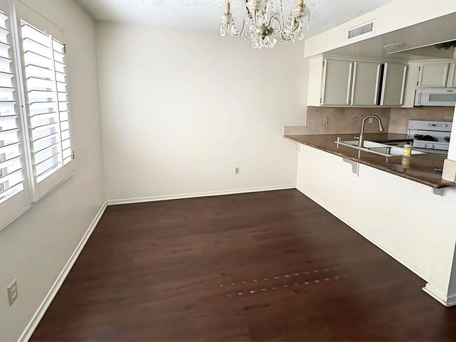 Building Photo - 3 Bedroom Rancho Cucamonga Condo