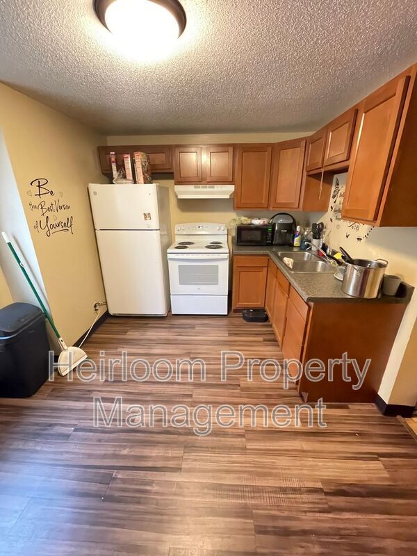 Primary Photo - 327 W 4th St