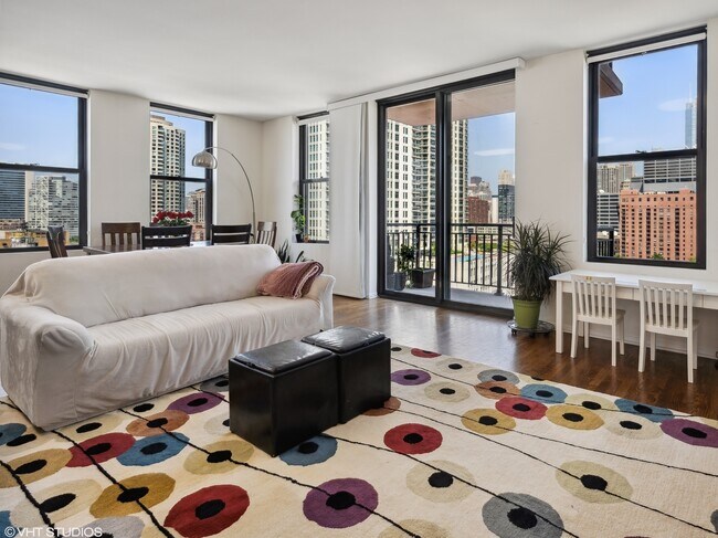 Foto del edificio - 330 N Jefferson St