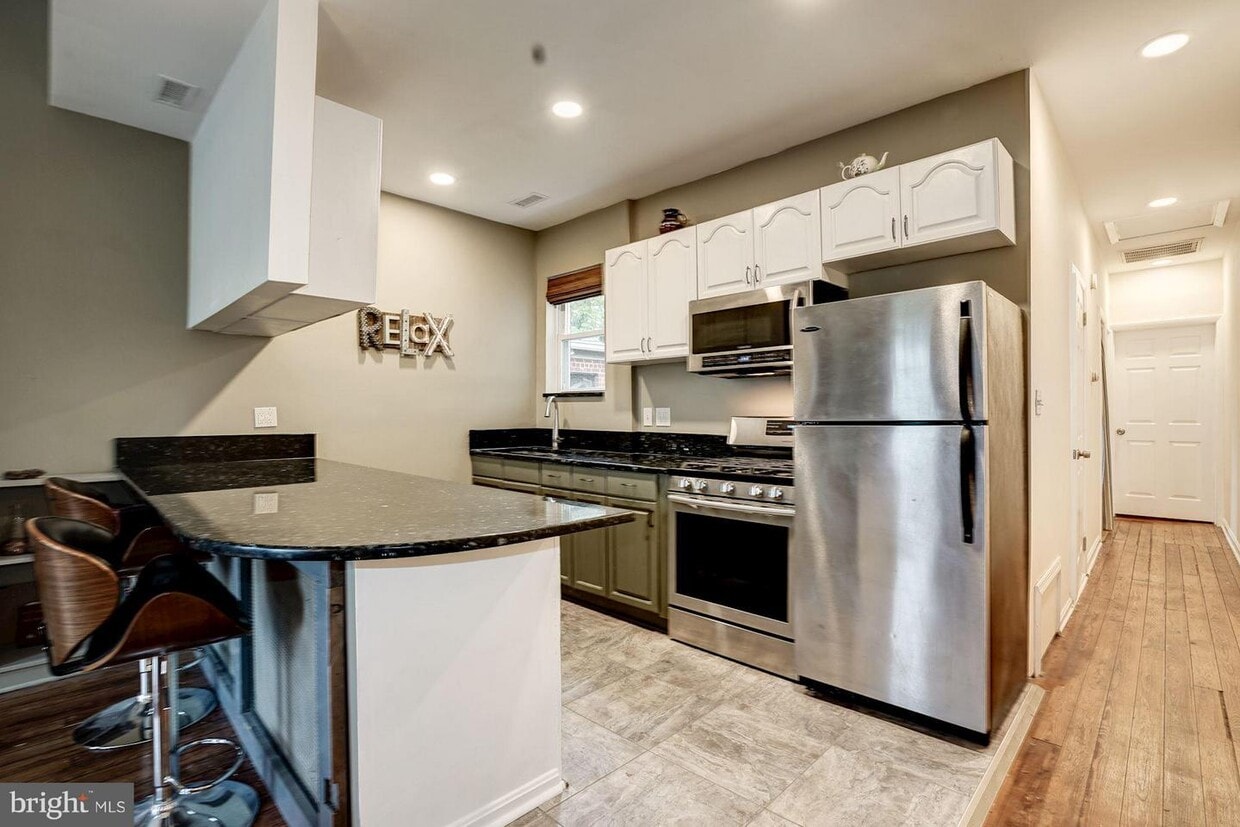 Primary Photo - 1427 E St NE