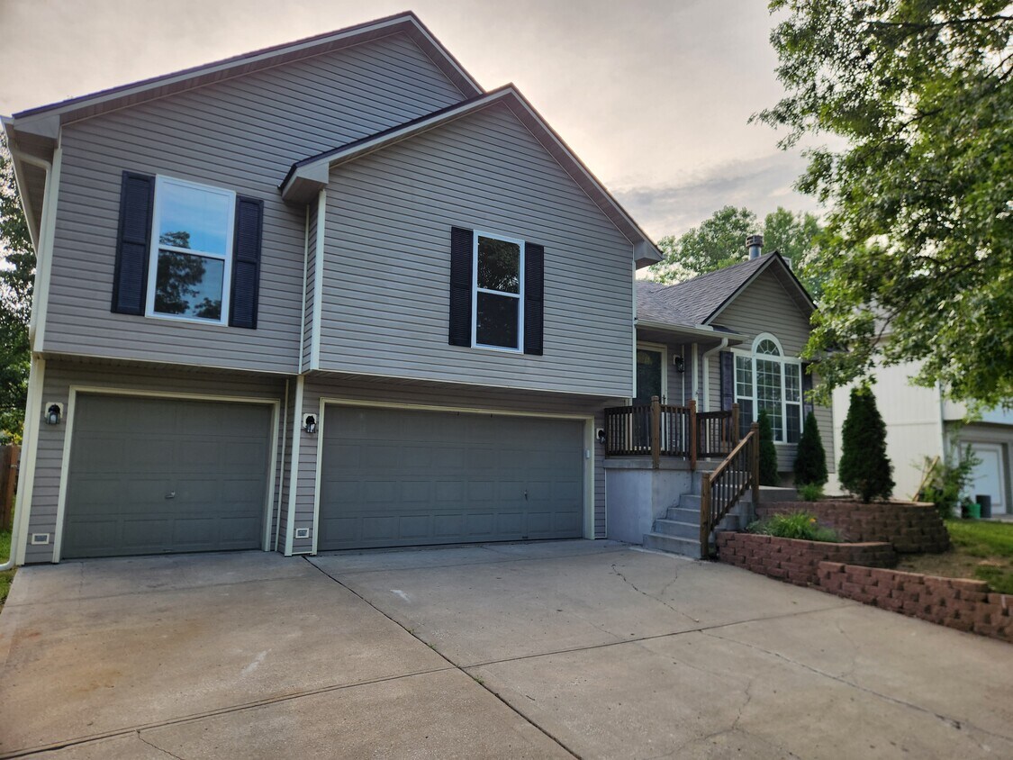 828 SW Highland Ave, Grain Valley, MO 64029 House Rental in Grain