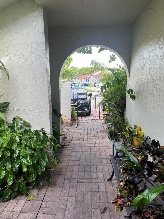 Foto del edificio - 17919 NW 66th Ct