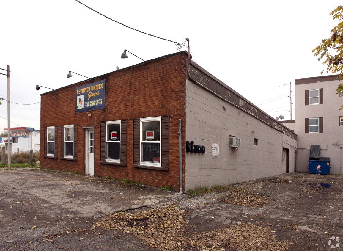 Building Photo - 3030-3032 Southeastern Ave