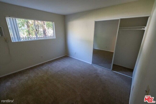 Foto del edificio - 2 br, 2 bath Condo - 816 S Bundy Dr Apt 3