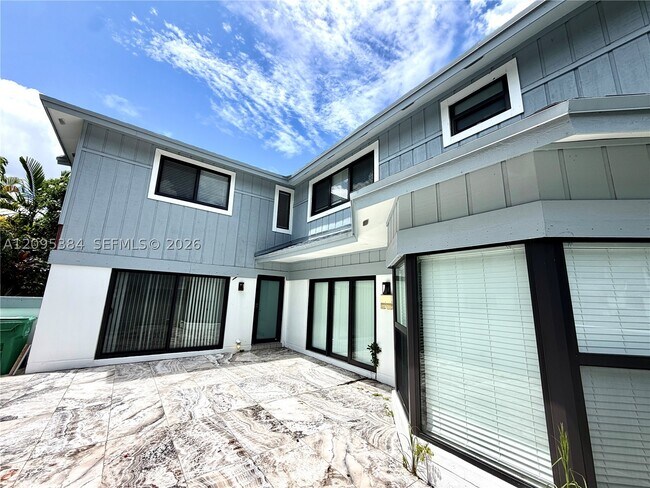 Building Photo - 9900 NW 52nd Terrace