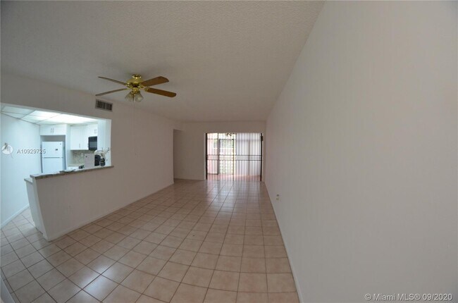 Foto del edificio - 10245 NW 9th St Cir