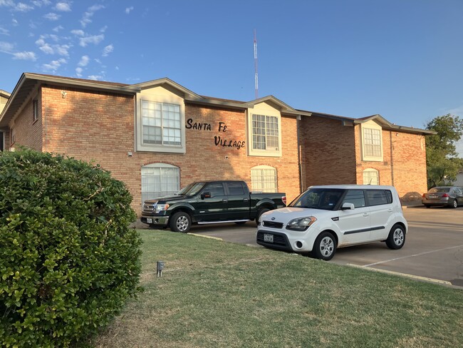 Foto del edificio - Santa Fe Village & Highlander Apartments