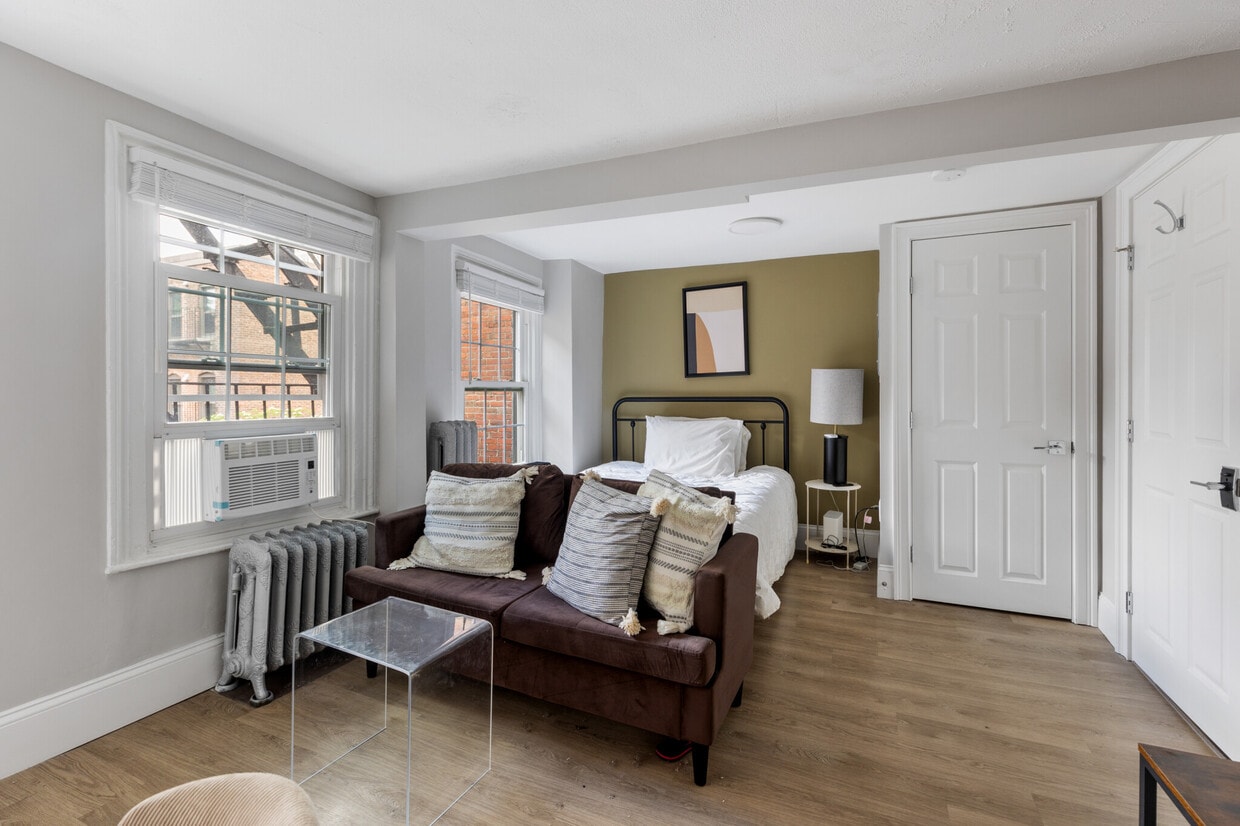 Primary Photo - 10 Derne St