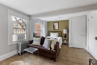 Building Photo - 10 Derne St