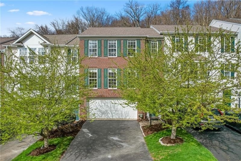 Foto principal - 653 E Village Green Blvd