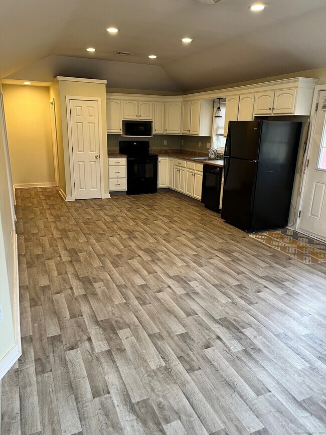 Foto del edificio - 146 Beebe Farms Rd