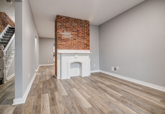 Building Photo - Recently Renovated 3 Bed, 1.5 Bath in Haze...