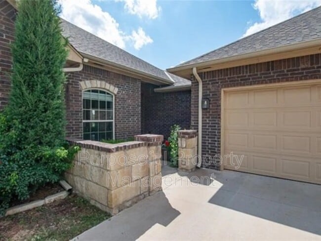 Building Photo - 12037 Ashford Dr