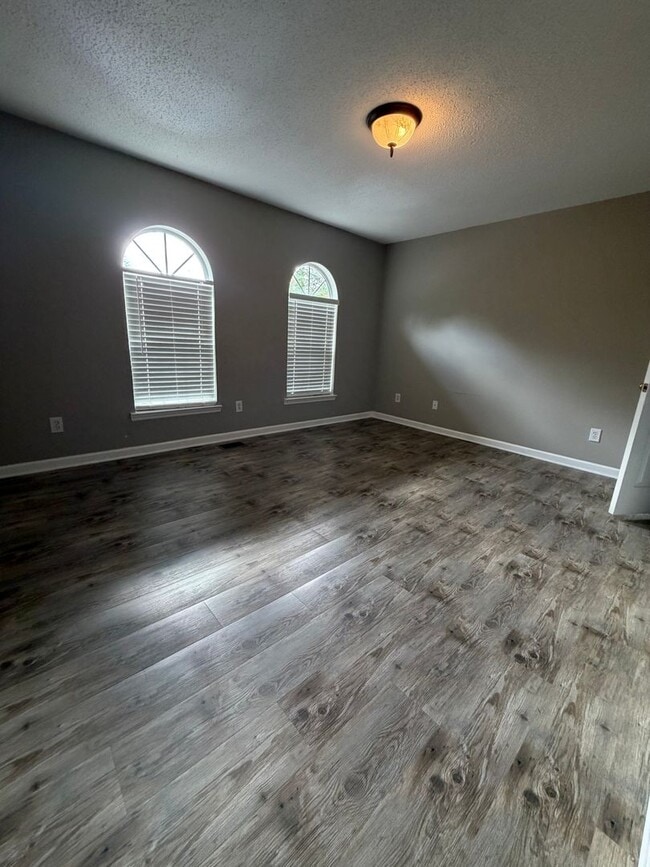 Foto del edificio - 1701 W Oak Dr