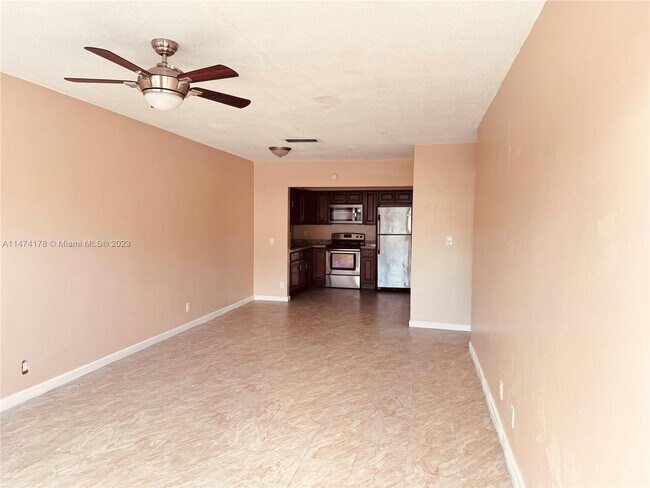 Foto del edificio - 210 NE 40th St