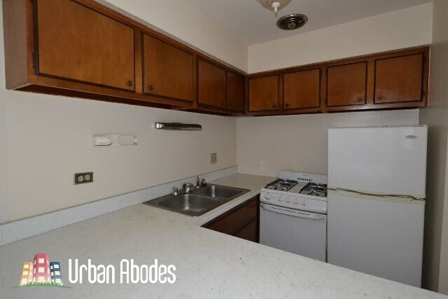 Foto del edificio - 648 W Wrightwood Ave