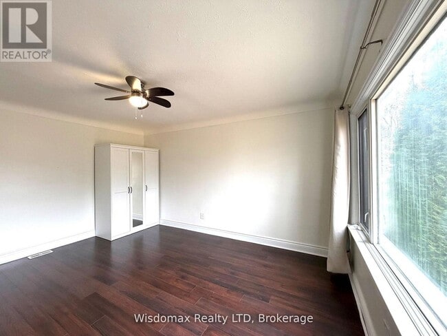 Photo du bâtiment - 6481 Erwin Crescent