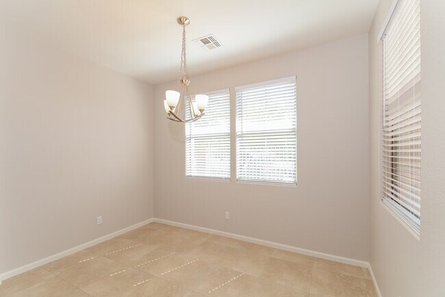 Foto del edificio - 13673 W Cypress St
