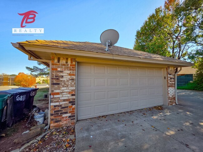 Building Photo - Spacious 3 bedroom, 2 bath single-family home in the desirable Lyrewood/Woodlake area of northwes...