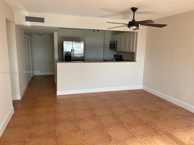 Foto del edificio - 9001 SW 77th Ave