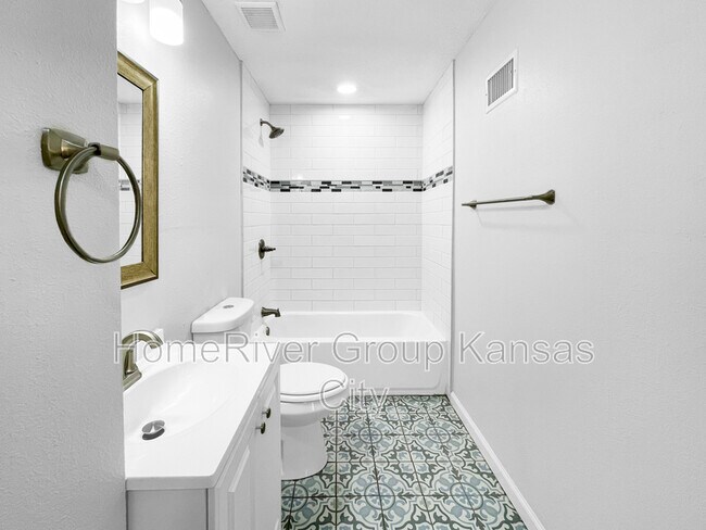 Building Photo - 9319 Raytown Rd