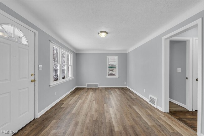 Foto del edificio - 15304 Benhoff Dr