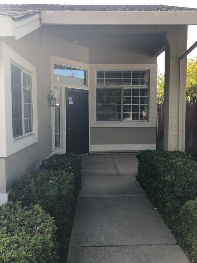Foto del edificio - 7677 Auburn Ridge Ct