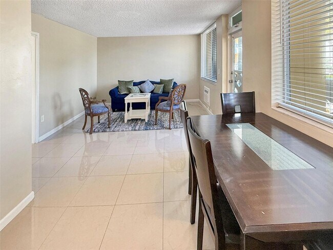 Foto del edificio - 2400 NE 9th St