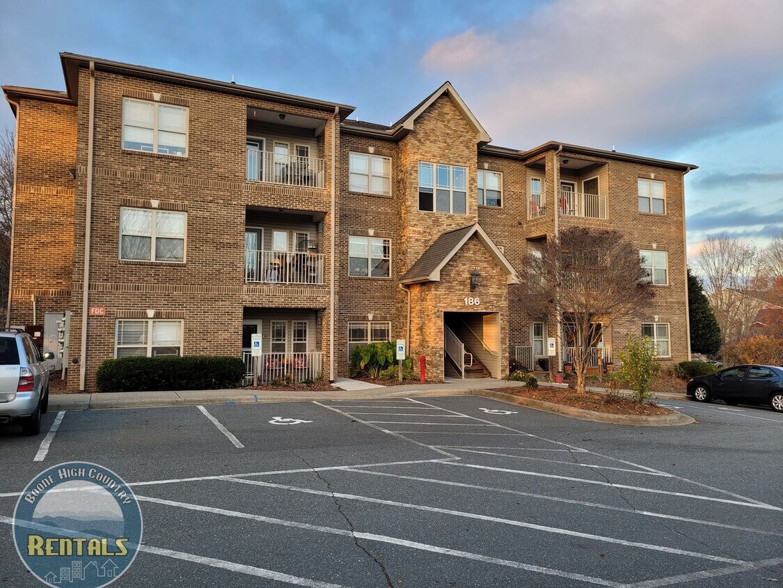 Foto principal - Convenient Boone Living – 3BD/3BA at Pine ...