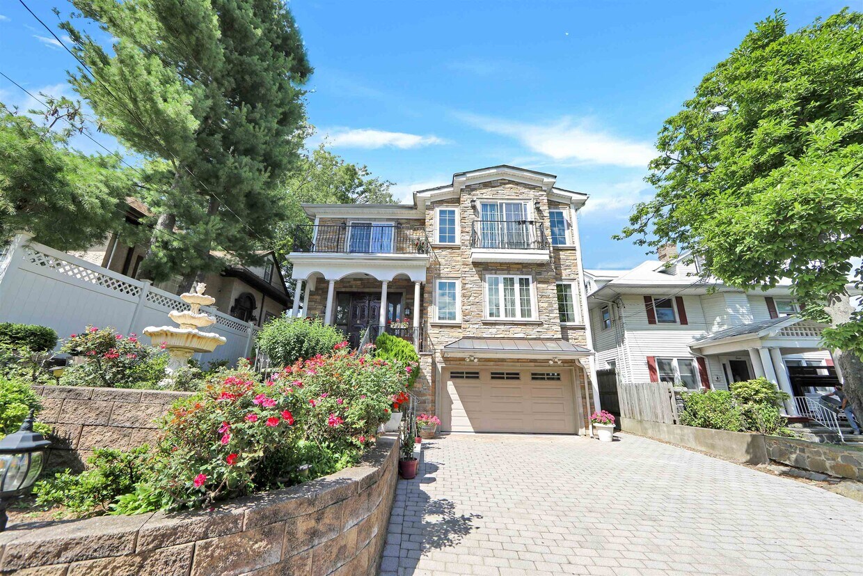 11 Oakdene Ave, Cliffside Park, NJ 07010 House Rental in Cliffside