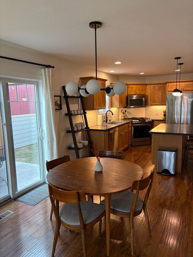 Foto del edificio - Josephine crossing 4 bedroom cottage