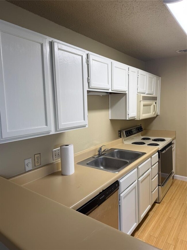 Foto del edificio - 3115 Helms St