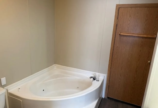 Building Photo - 402 Hunt Club Dr