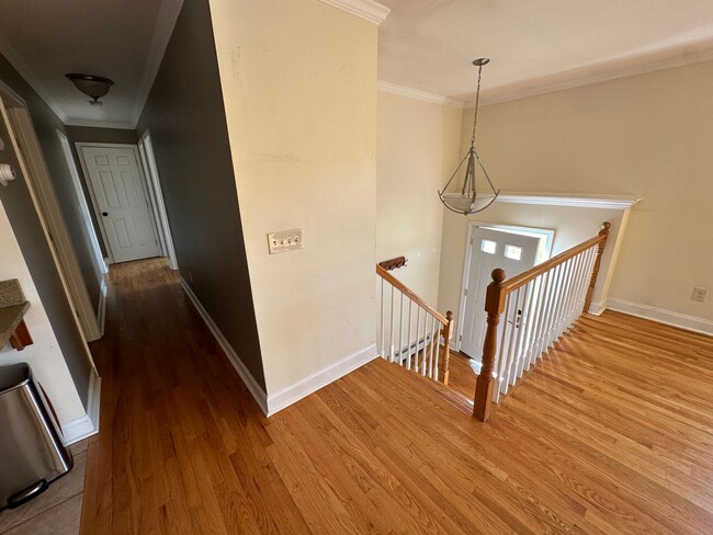 Building Photo - BEAUTIFUL 3 BED 2 BATH in Stonington
