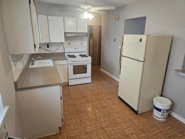 Foto del edificio - 6830 N Ozark Ave