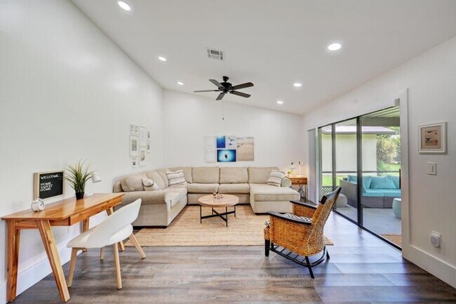 Building Photo - 2756 Carnation Ct