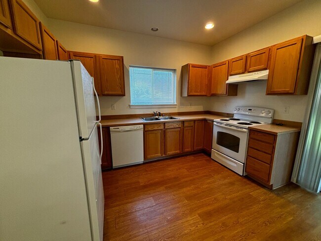 Building Photo - 3 Bed 2.5 Bath Lynden Townhome
