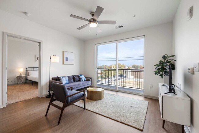 Foto del edificio - 633 E Main St